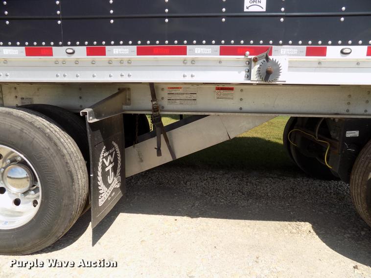 image for item DC4938 2016 Wilson Pace Setter triple hopper bottom grain trailer