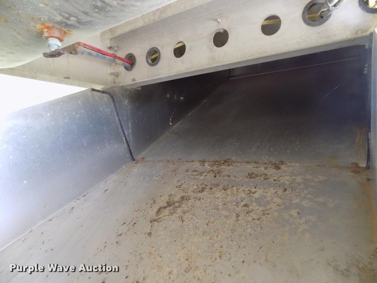 image for item DC4938 2016 Wilson Pace Setter triple hopper bottom grain trailer