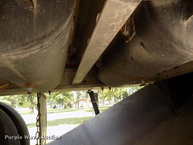 image for item DC4938 2016 Wilson Pace Setter triple hopper bottom grain trailer