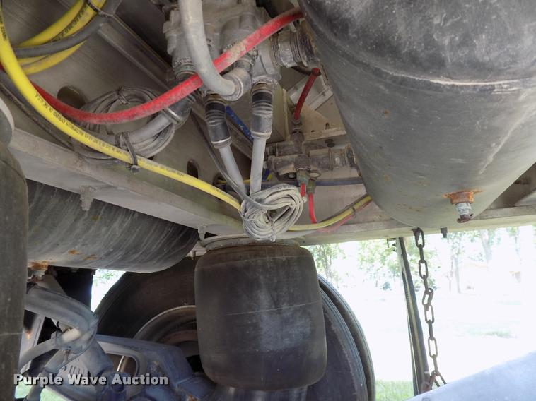 image for item DC4938 2016 Wilson Pace Setter triple hopper bottom grain trailer