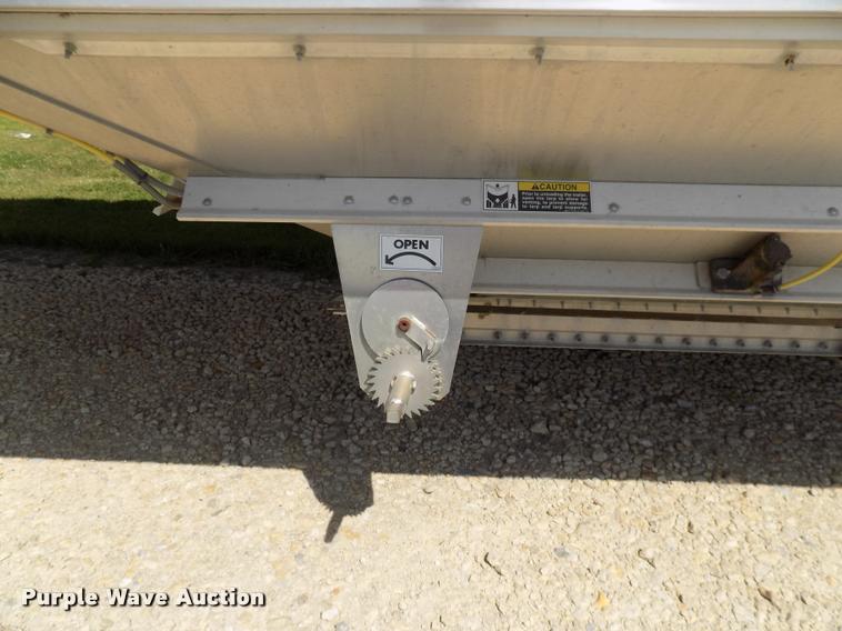 image for item DC4938 2016 Wilson Pace Setter triple hopper bottom grain trailer