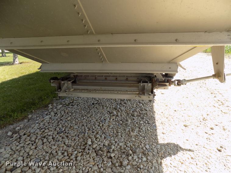 image for item DC4938 2016 Wilson Pace Setter triple hopper bottom grain trailer