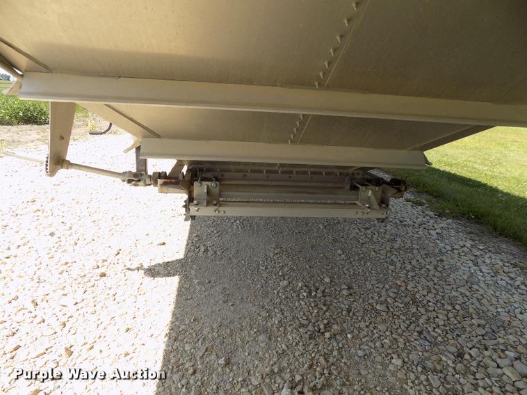image for item DC4938 2016 Wilson Pace Setter triple hopper bottom grain trailer