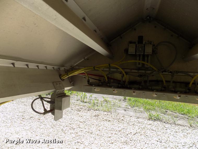 image for item DC4938 2016 Wilson Pace Setter triple hopper bottom grain trailer