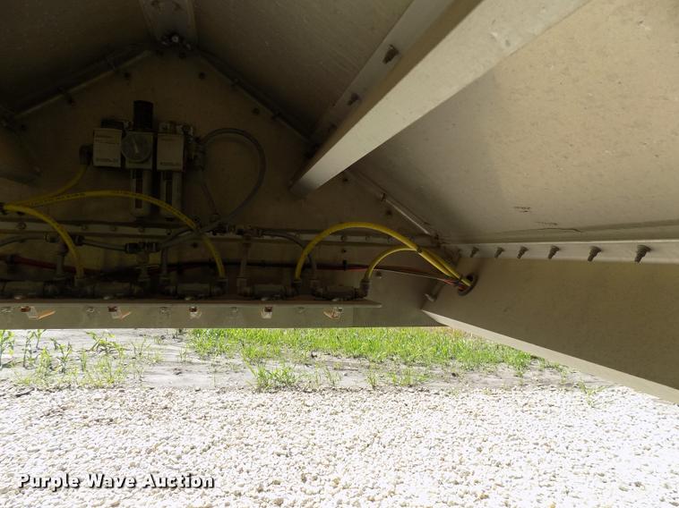 image for item DC4938 2016 Wilson Pace Setter triple hopper bottom grain trailer