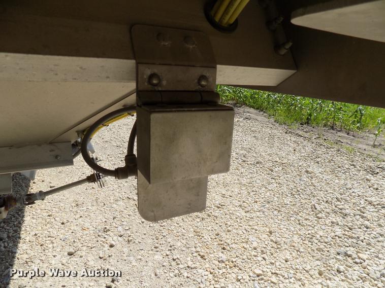 image for item DC4938 2016 Wilson Pace Setter triple hopper bottom grain trailer