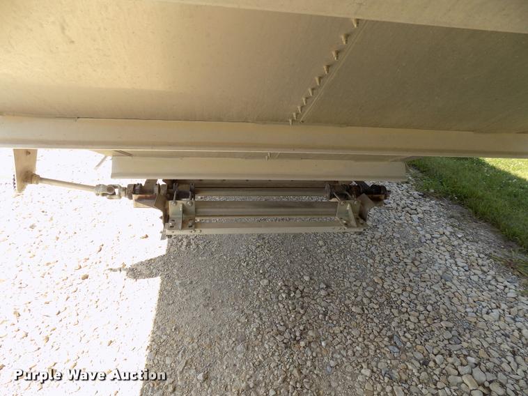 image for item DC4938 2016 Wilson Pace Setter triple hopper bottom grain trailer