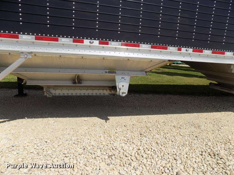 image for item DC4938 2016 Wilson Pace Setter triple hopper bottom grain trailer