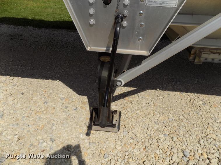 image for item DC4938 2016 Wilson Pace Setter triple hopper bottom grain trailer