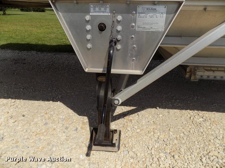 image for item DC4938 2016 Wilson Pace Setter triple hopper bottom grain trailer