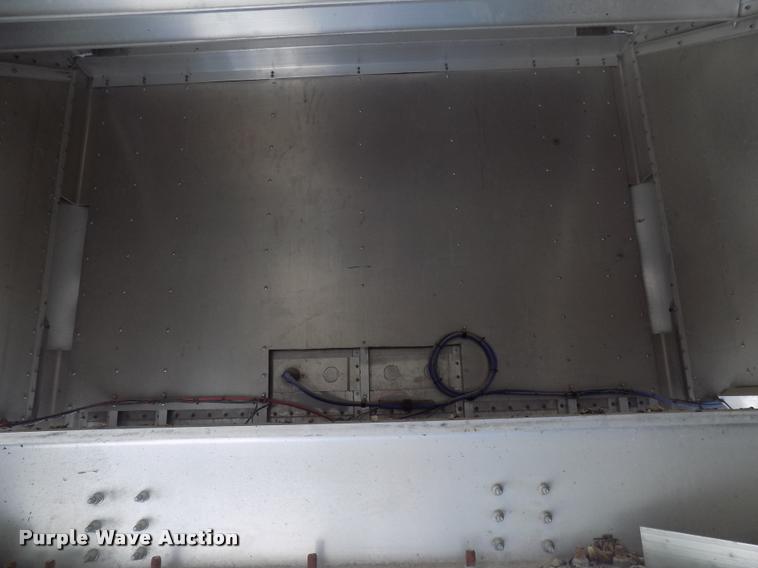 image for item DC4938 2016 Wilson Pace Setter triple hopper bottom grain trailer