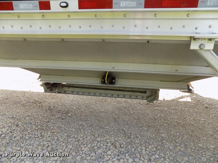 image for item DC4938 2016 Wilson Pace Setter triple hopper bottom grain trailer