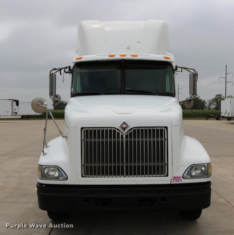 image for item DD0237 2007 International 9400i semi truck