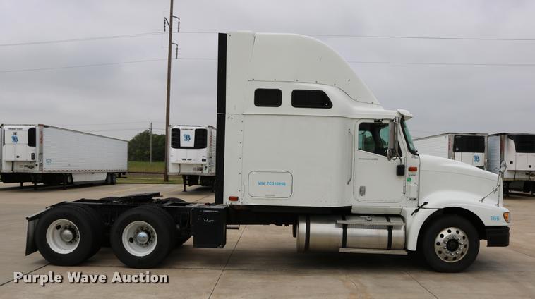 image for item DD0237 2007 International 9400i semi truck