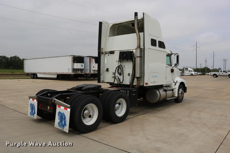 image for item DD0237 2007 International 9400i semi truck