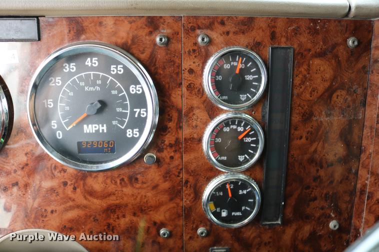 image for item DD0237 2007 International 9400i semi truck