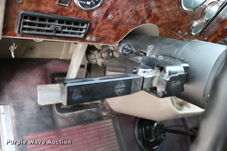 image for item DD0237 2007 International 9400i semi truck