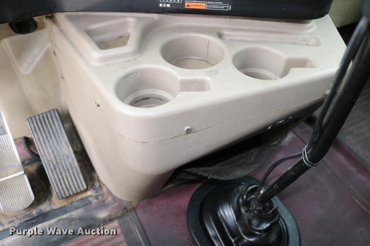 image for item DD0237 2007 International 9400i semi truck