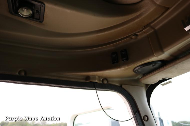 image for item DD0237 2007 International 9400i semi truck