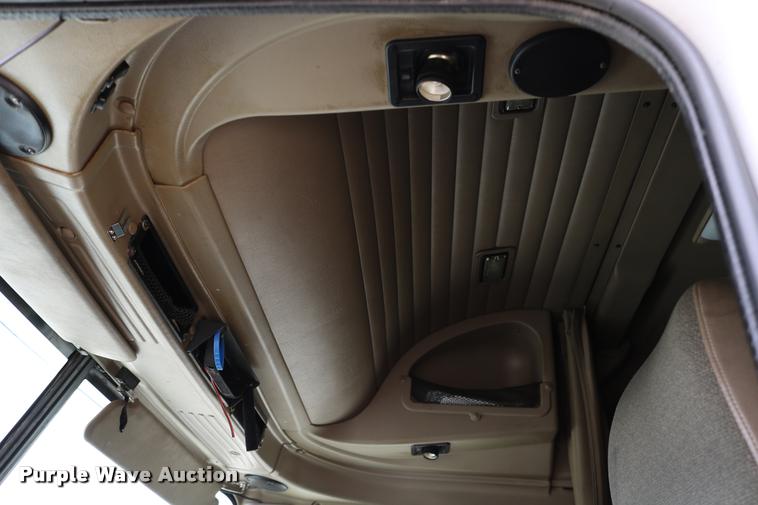 image for item DD0237 2007 International 9400i semi truck