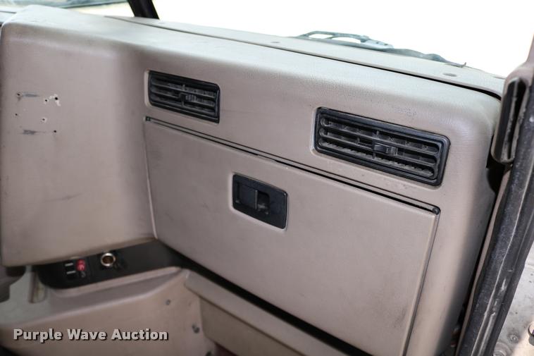 image for item DD0237 2007 International 9400i semi truck