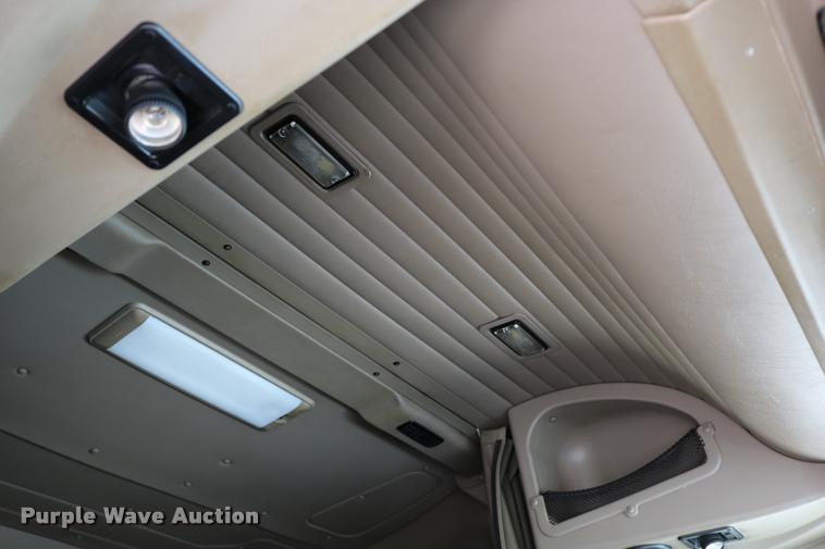 image for item DD0237 2007 International 9400i semi truck