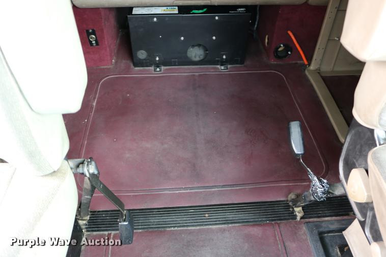 image for item DD0237 2007 International 9400i semi truck