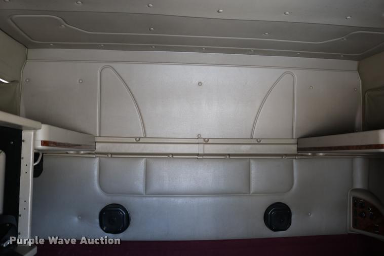 image for item DD0237 2007 International 9400i semi truck