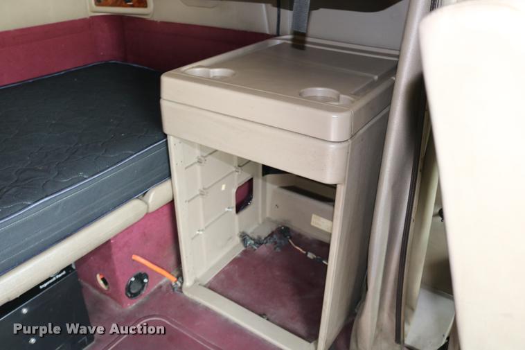 image for item DD0237 2007 International 9400i semi truck