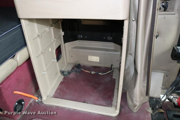 image for item DD0237 2007 International 9400i semi truck