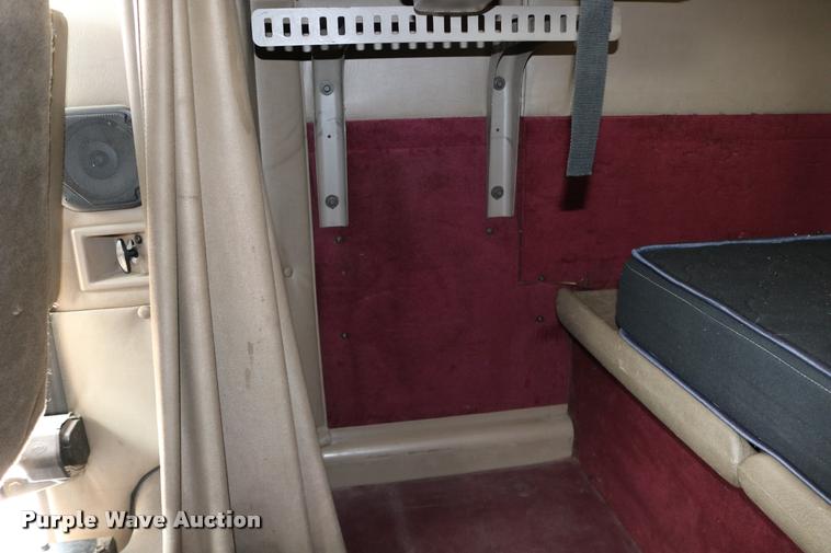 image for item DD0237 2007 International 9400i semi truck