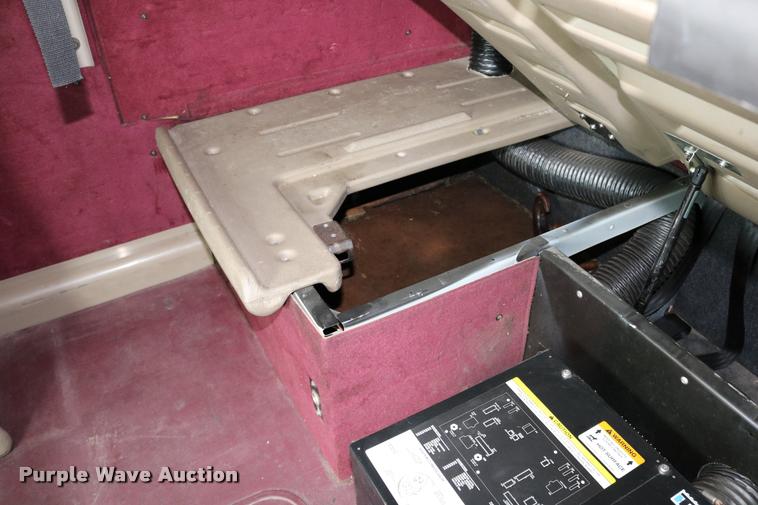 image for item DD0237 2007 International 9400i semi truck