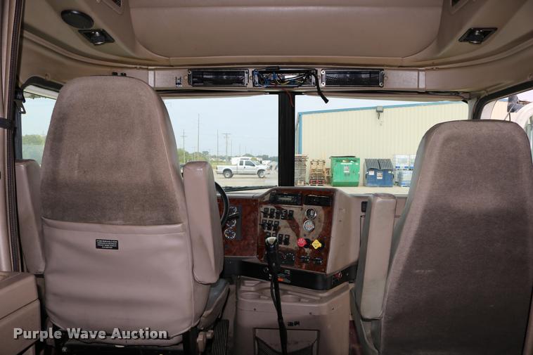 image for item DD0237 2007 International 9400i semi truck