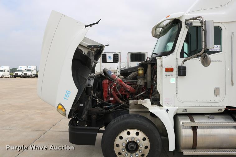 image for item DD0237 2007 International 9400i semi truck