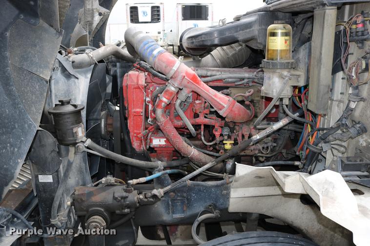 image for item DD0237 2007 International 9400i semi truck