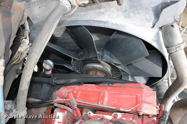 image for item DD0237 2007 International 9400i semi truck