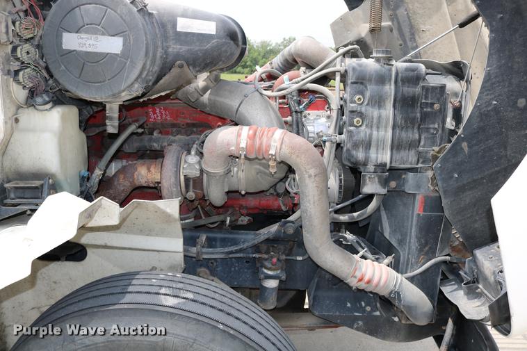 image for item DD0237 2007 International 9400i semi truck