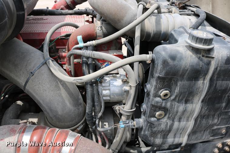 image for item DD0237 2007 International 9400i semi truck