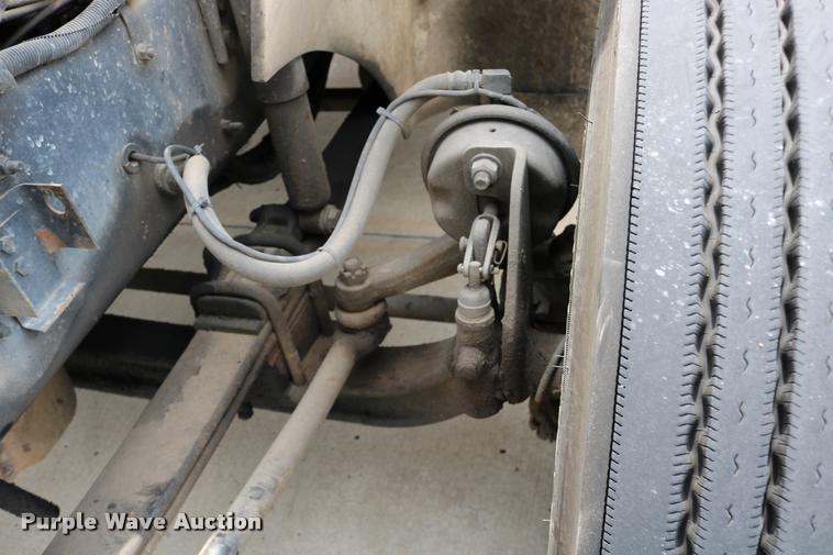 image for item DD0237 2007 International 9400i semi truck