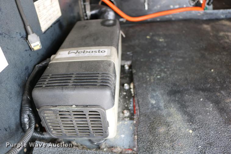 image for item DD0237 2007 International 9400i semi truck