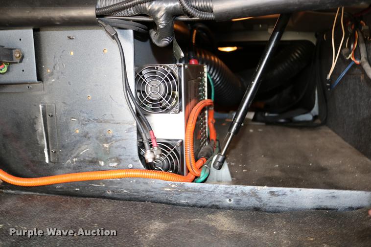 image for item DD0237 2007 International 9400i semi truck