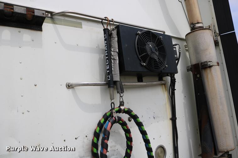 image for item DD0237 2007 International 9400i semi truck