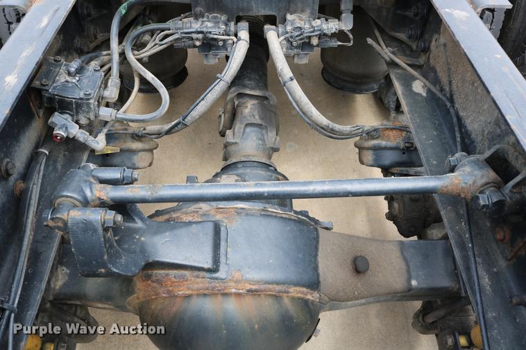 image for item DD0237 2007 International 9400i semi truck