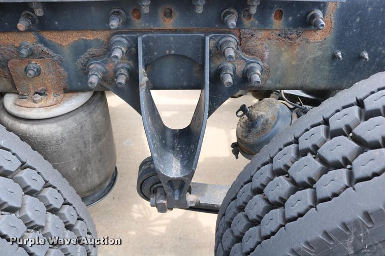 image for item DD0237 2007 International 9400i semi truck