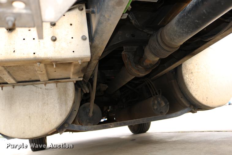 image for item DD0237 2007 International 9400i semi truck