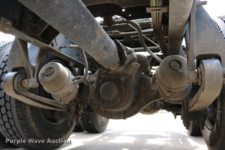 image for item DD0237 2007 International 9400i semi truck