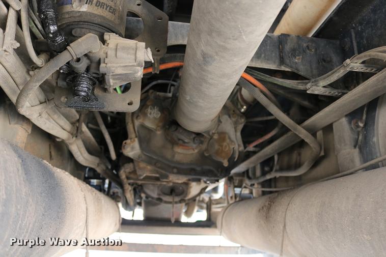 image for item DD0237 2007 International 9400i semi truck