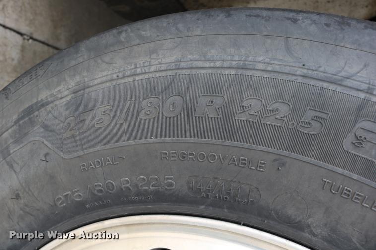 image for item DD0237 2007 International 9400i semi truck