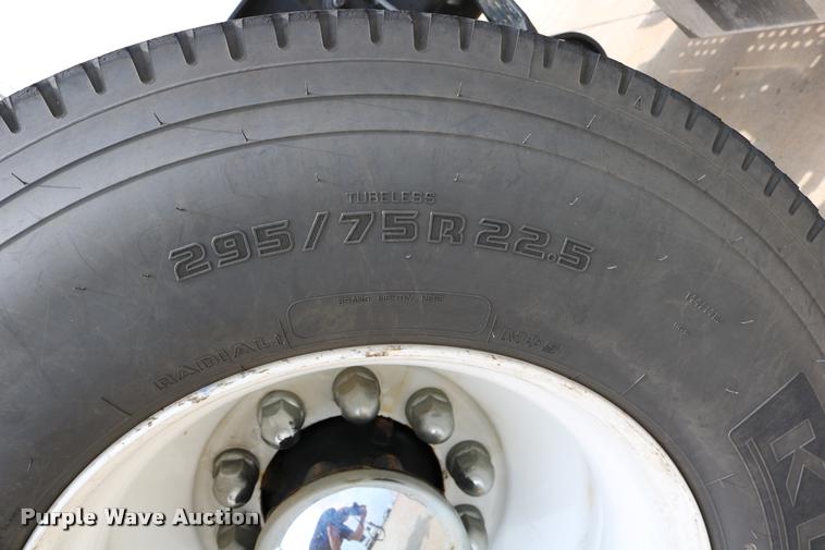 image for item DD0237 2007 International 9400i semi truck