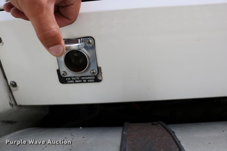 image for item DD0237 2007 International 9400i semi truck